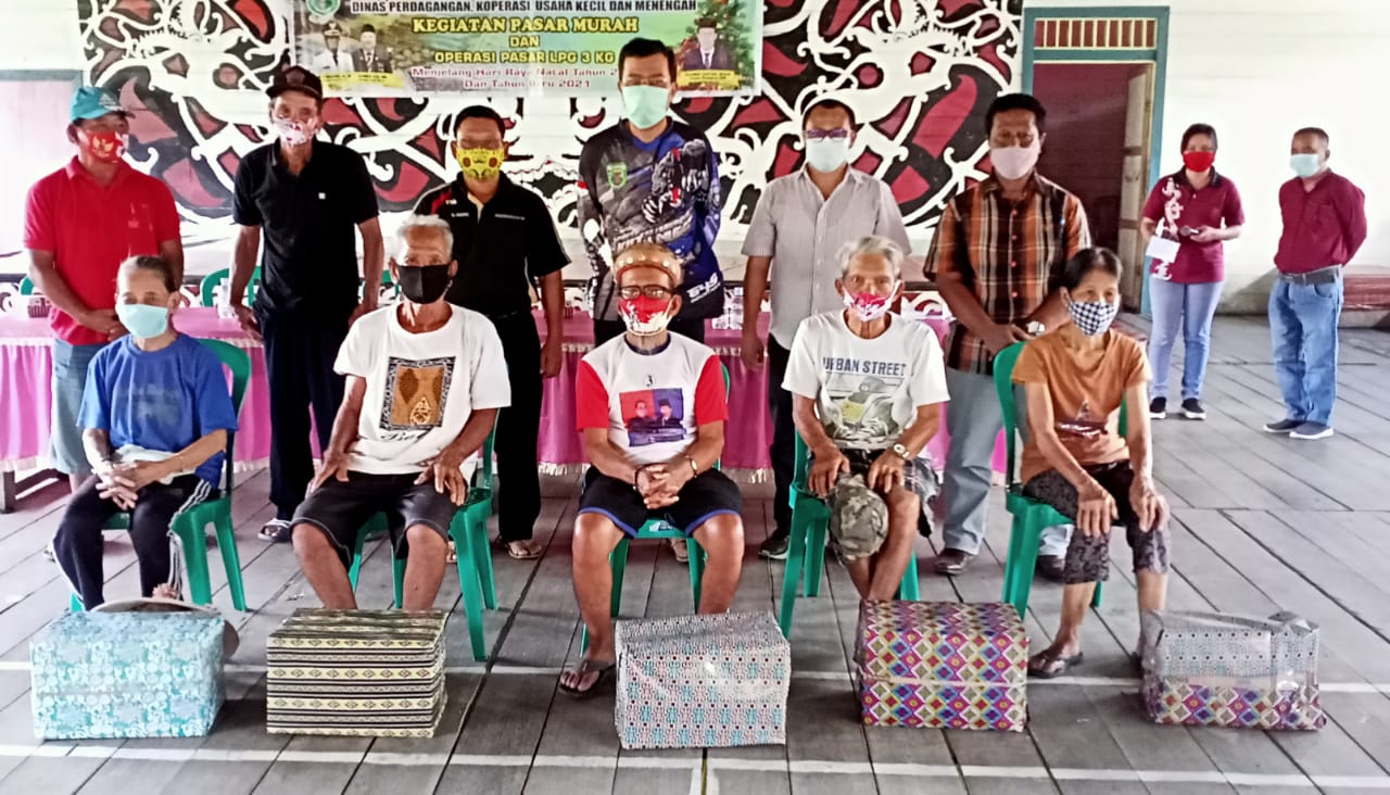 Menjelang Hari Raya Keagamaan Umat Kristiani, Disdagkop Kubar adakan Pasar Murah